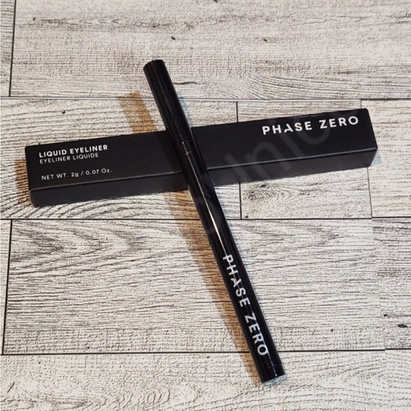 Phase Zero Set blush and bronzer trio palette with liquid eyeliner in black NEW - Picture 7 of 9